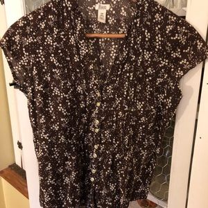 Adorable Bass blouse with white flowers.